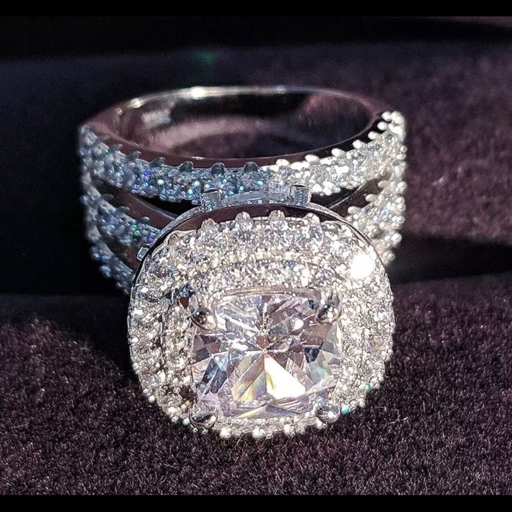 - Diamond wedding ring - Picture 10 of 12